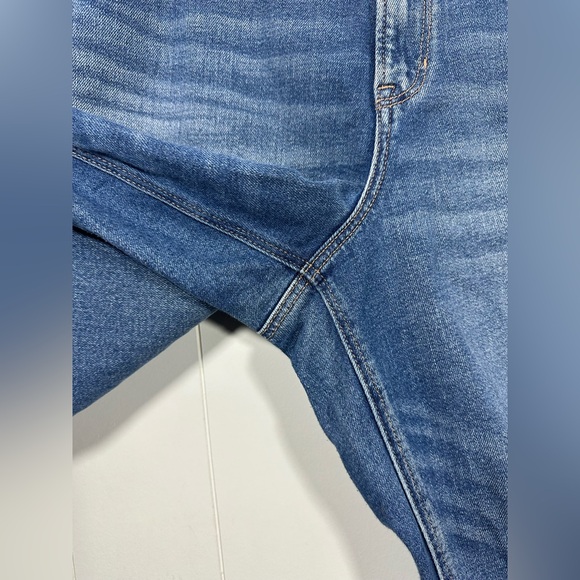 American Eagle Jeans Women's Size 18 Reg Blue Denim Curvy Mom Stretch Distressed - Picture 5 of 14